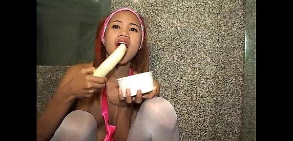  Me Thai girl Tia 18 like banana sucking